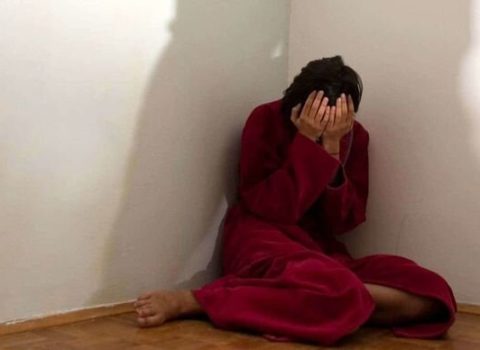 Azərbaycanda qanlı hadisə: Gəlini dəhrə ilə yaraladı, sonra özünə qəsd etdi