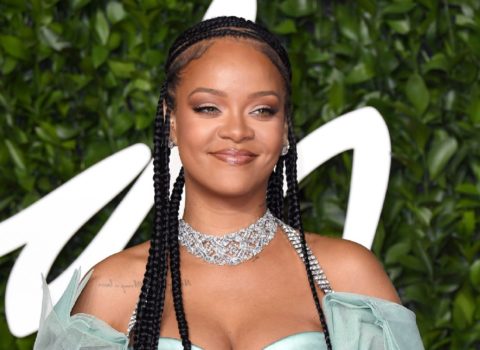 Rihanna Sevgililər gününü kimlə keçirəcəyini söylədi