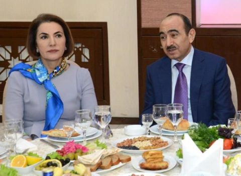 “Geyindiyiniz səmimiyyət donunu çıxarın!” – Əli Həsənov haqqında ŞOK TƏFƏRRÜATLAR