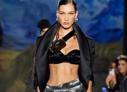 Bella Hadid podiuma büstqalterdə çıxdı – FOTOLAR