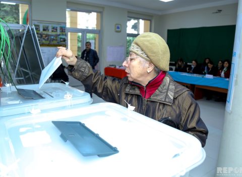 Azərbaycanda ən yaşlı seçicinin neçə yaşı var?