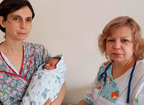 Qəhrəman ana: 33 yaşlı qadının 11-ci uşağı dünyaya gəldi