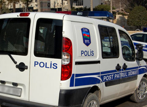 Bakıda polis “102”-yə zəng edən ailəyə çörək alıb verdi