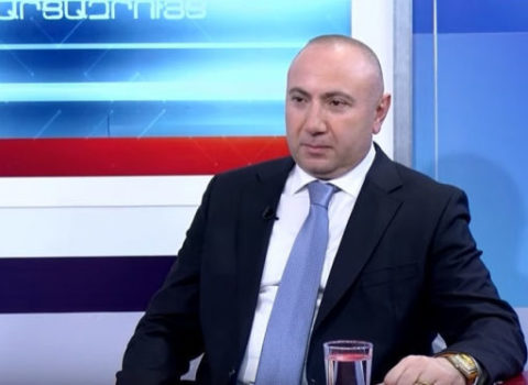 Erməni politoloq: “Görün, pərdə arxasında nələr olur. ”
