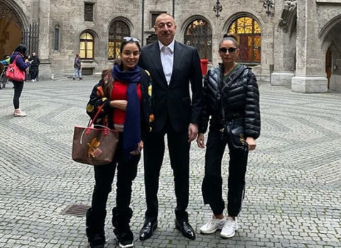 Prezident və ailəsi Romada şəhər gəzintisində – Fotolar