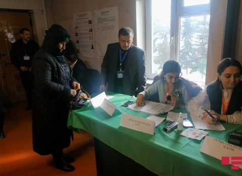 Xankəndi sakinləri parlament seçkilərində səs verir