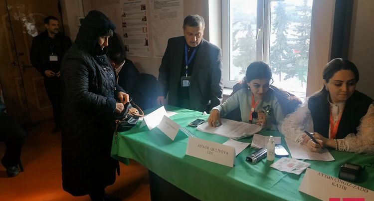 Xankəndi sakinləri parlament seçkilərində səs verir Xankəndi sakinləri parlament seçkilərində səs verir