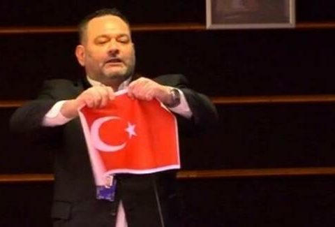 Türkiyə bayrağını cıran deputat belə cəzalandırıldı