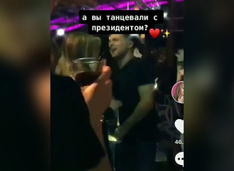 Zelenskinin gecə klubunda rəqsi – Video
