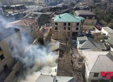 Nərimanov rayonunda həyət evində yanğın söndürüldü – YENİLƏNİB