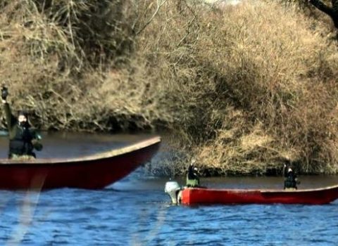 Miqrantları öldürən əsgərlər kameraya belə əl salladı – FOTO