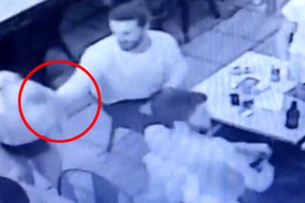 Tanınmış model ofisiant qadına təcavüz etdi – FOTO Tanınmış model ofisiant qadına təcavüz etdi – FOTO