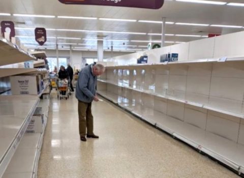 Koronavirusa görə marketlərdə yaşanan ərzaq qıtlığı – FOTO