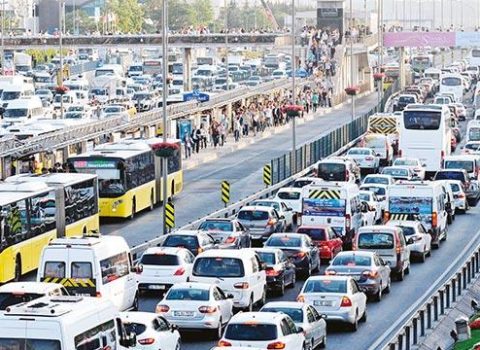 Piyada sürücüyə tərs baxdı, silahla vuruldu