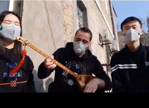 Türkiyəli gənc Bakıda koronavirusa klip həsr etdi – VİDEO