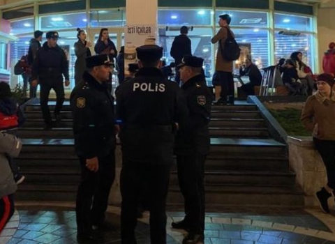 Polislər paytaxtda məkanların qadağaya əməl edib-etməmələrini yoxlayır – FOTOLAR
