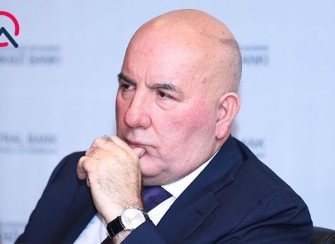 Elman Rüstəmov banklardakı növbələrdən danışdı – İş rejimi dəyişir