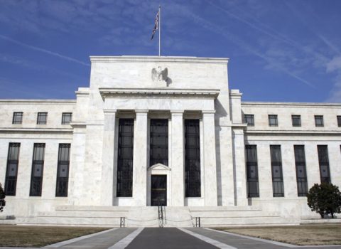 FED uçot dərəcəsini endirdi