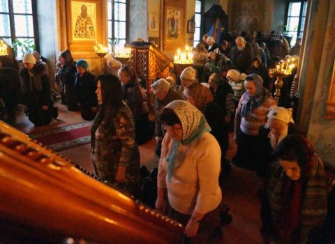 Koronavirusa qarşı yeni dualar təsdiqləndi – Artıq kilsələrdə dualara başlandı