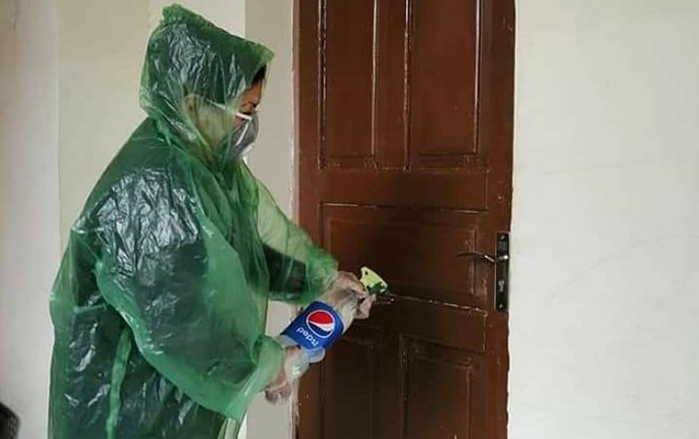 Məktəbi dezinfeksiya edən qadın kimdir? – “Araşdırırıq” Məktəbi dezinfeksiya edən qadın kimdir? – “Araşdırırıq”