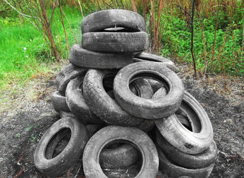 İrəvan yaxınlığındakı bir kənddə minlərlə təkər yanır