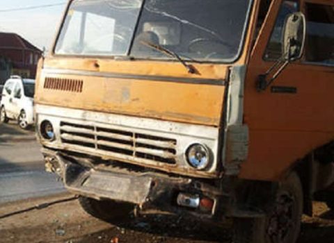 “Kamaz”ı arxaya sürərkən həyat yoldaşını vurdu