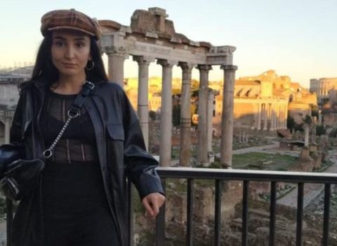 İtaliyadan qayıda bilməyən müəllim: “Küçəyə çıxanda səni cərimələyib, həbs edirlər.”