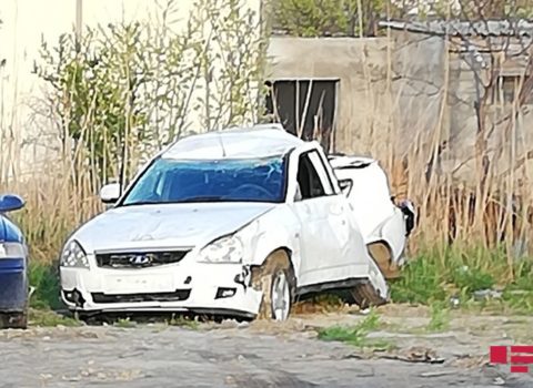 Yol polisi əməkdaşı qəza törətdi – FOTO