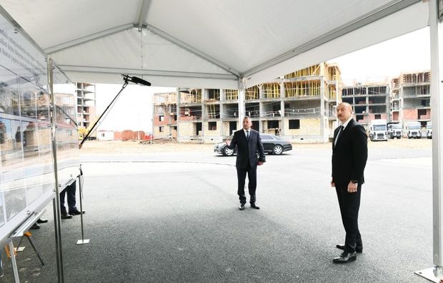 Prezident məcburi köçkünlər üçün tikilən yaşayış binalarında işlərin gedişi ilə tanış olub – FOTOLAR Prezident məcburi köçkünlər üçün tikilən yaşayış binalarında işlərin gedişi ilə tanış olub – FOTOLAR