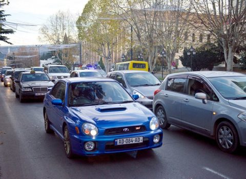 Gürcüstanda avtomobillərin hərəkəti tam qadağan edildi