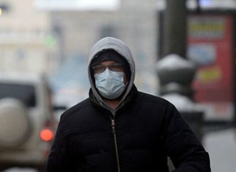 Bakıda tibbi maskalı kişi aptekə basqın etdi