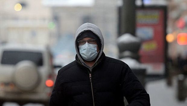 Bakıda tibbi maskalı kişi aptekə basqın etdi Bakıda tibbi maskalı kişi aptekə basqın etdi