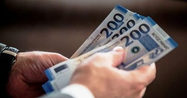 Dövlət qulluqçularının orta aylıq maaşı açıqlandı – RƏSMİ