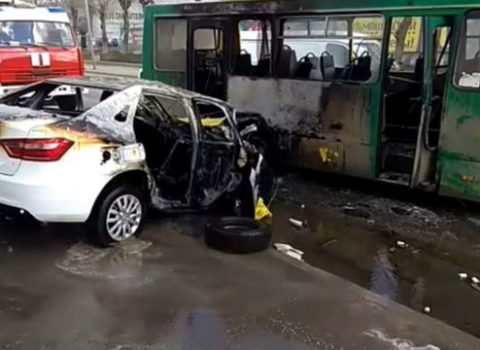 Avtobusla taksi toqquşub yandı – Yaralılar var – VİDEO