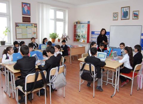 Bakıda müəllimlərin orta aylıq əməkhaqqı AÇIQLANDI