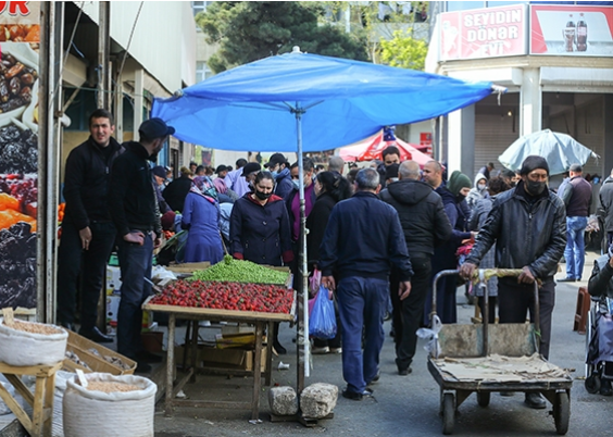 Nərd oynayan, ailəliklə bazara çıxan, dilənən… : Karantində “Vasmoy” bazarı – FOTOLAR Nərd oynayan, ailəliklə bazara çıxan, dilənən… : Karantində “Vasmoy” bazarı – FOTOLAR