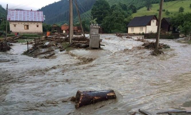Azərbaycanda yolu su basdı: yüzlərlə avtomobil yolda qaldı – FOTO Azərbaycanda yolu su basdı: yüzlərlə avtomobil yolda qaldı – FOTO