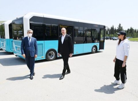 Prezident və birinci xanım nəqliyyat vasitələri və xüsusi texnikalarla tanış oldular – FOTOLAR