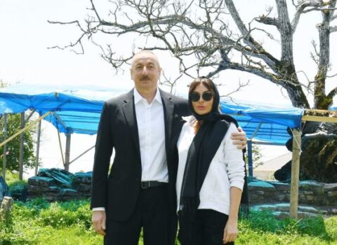 İlham Əliyev və Mehriban Əliyeva Pir Ömər Sultan ziyarətgahında – FOTOLAR