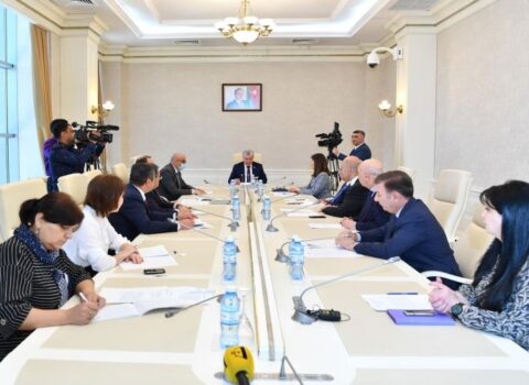 Deputatlar karantin qaydalarını pozdular – FOTO