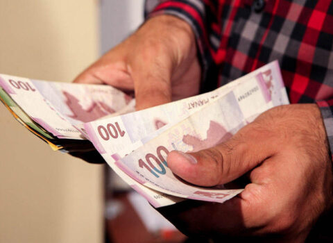 Bacısının adı ilə 190 manat almaq istədi, alınmadı