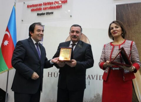 Əli Həsənovun xanımının Gülənçilərlə səmimi görüntüləri yayıldı – FOTOLAR