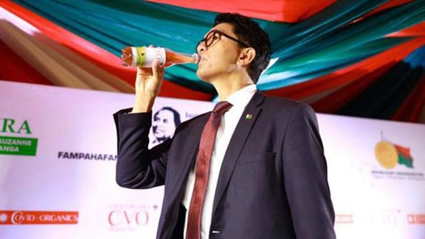 Madaqaskar koronavirusa dərman tapdı – Ölkələr almaq üçün sıraya düzüldü Madaqaskar koronavirusa dərman tapdı – Ölkələr almaq üçün sıraya düzüldü