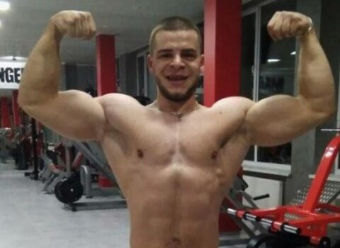 Çempion canına qıydı