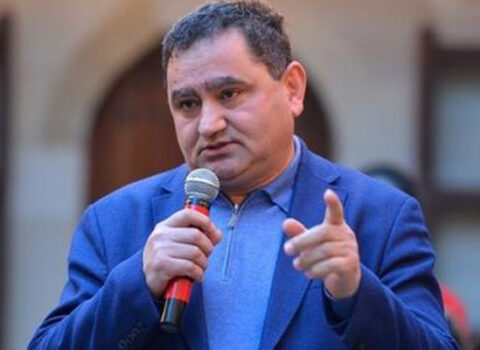 “Köhnə patefon vallarını xatırladır” – Etibar Əliyev Arif Hacılıya cavab verdi