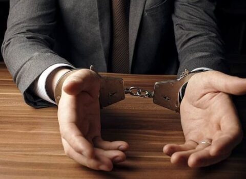 Rüşvət almaqda təqsirləndirilən sabiq rəis HƏBS EDİLDİ