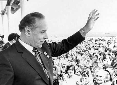 Heydər Əliyev katibə zəng edib dedi ki… – “KQB”-yə anonim məktublar yazılırdı