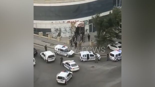 Bakıda polis marketi mühasirəyə aldı: Saxlanılanlar var Bakıda polis marketi mühasirəyə aldı: Saxlanılanlar var