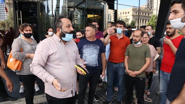 Azərbaycandan Türkiyəyə getmək istəyənlər bilet tapa bilmir – VİDEO Azərbaycandan Türkiyəyə getmək istəyənlər bilet tapa bilmir – VİDEO