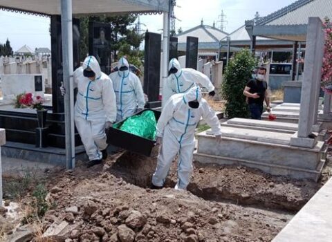 102-ə zəng edən qadın bacısının öldüyünü deyib yardım istədi: Polis görün nə etdi